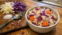 Sirkesiz lahana turşusu tarifi: sadece tuzlu suyla çıtır çıtır fermantasyon