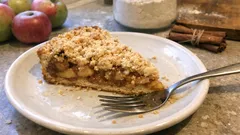 Tereyağsız da kıyır kıyır: Sıvı yağlı elmalı turta tarifi (rendeli üst)