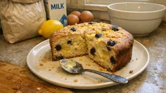 Kaşık kaşık muhallebili Torta Nua: fırından çıkan yumuşacık kek tarifi