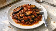 Tencerede patlıcan oturtma: Kıymalı domates sosuyla kat kat, tam ev usulü