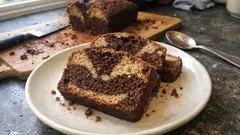 Tek kalıpta iki lezzet: Kakaolu fındıklı kek (içi pamuk gibi)