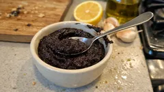 Rondoda 5 dakikada ev yapımı zeytin ezmesi: limonlu sarımsaklı, tam kıvamında