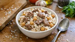 Haşlanmış etle tane tane etli pirinç pilavı: nohutlu, doyurucu ve pratik