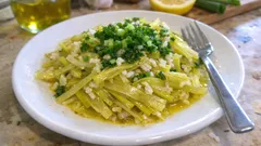 Zeytinyağlı Pırasa Sıyırma: ince şeritlerle daha çabuk pişen limonlu tarif