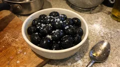 20 saniyelik kaynar su şokuyla siyah zeytin tatlandırma: 2. günden hazır