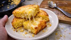 Fırınsız tavada kaşarlı mısır ekmeği: 10 dakikada yumuşacık, içi uzayan tarif