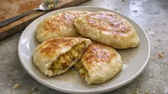 Tavada yumuşacık Velibah: patatesli Çerkes böreğini evde yapın