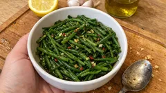 Nar ekşili deniz börülcesi salatası: Ege usulü pratik meze