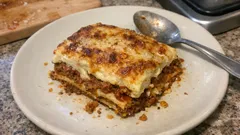 Fırında kıymalı beşamel lazanya: kat kat, tam kıvamında ev usulü