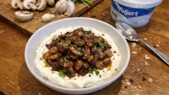 Yoğurtlu Mantar Mezesi: Sulanmadan soteleyip 15 dakikada hazırlayın