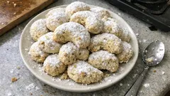 Ağızda dağılan cevizli un kurabiyesi tarifi: rengi beyaz kalan kıvamıyla