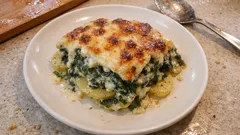 Kat Kat Lezzet: Beşamel Soslu Patatesli Ispanak Graten (Fırında Tam Kıvamında)