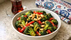 Tavada fıstıklı brokoli: soya soslu, hafif tatlı-acı sote tarifi