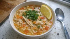Tel şehriyeli tavuk çorbası: tek tencerede, tam kıvamında ev usulü tarif