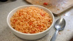 Domatesin suyuyla tane tane domatesli pilav: pratik, hafif ve lezzetli tarif