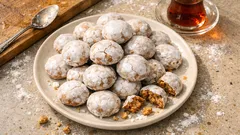 Pfeffernüsse tarifi: dinlendikçe aromalanan, glazeli Alman baharatlı kurabiyesi