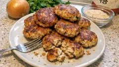 Dağılmayan, sulu tavuk köftesi: tavada pratikçe kızartmanın püf noktaları