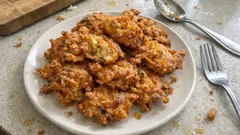 Nohut unlu Kanda Bhaji: dışı çıtır, içi yumuşak Hint usulü soğan mücveri