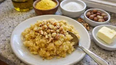 Kaynatmadan şerbetli mısır unlu helva: tane tane kıvamın pratik yolu