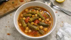 Salyalanmadan Nohutlu Bamya Yemeği: limonlu, sulu kıvamıyla ev usulü