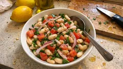 Klasik Piyaz Tarifi: tane tane fasulye, bol limonlu ve ferah