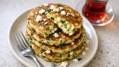 Kabaklı Pankek: Beyaz Peynir ve Dereotuyla Yumuşacık Tuzlu Kahvaltılık