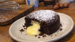 Muhallebili Magma Kek: Ortası kremalı, yumuşacık kakaolu çay saati tarifi