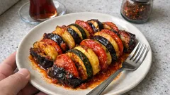 Tek tepside fırında sebze dizmesi: salçalı sosla tam kıvamında, kızartmasız