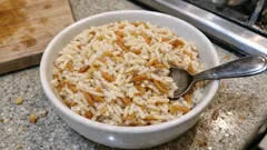 Tavuk suyuyla tane tane pilav: lapa olmadan tam kıvamında tarif