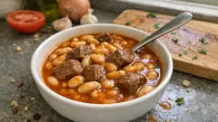 Lokum gibi etli kuru fasulye tarifi: salçayı kavurunca lezzeti tam oturuyor