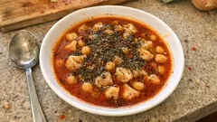 Tek tencerede mantı (yüksük) çorbası: nohutlu, salçalı ve doyurucu tarif