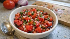 Domates Salatasını Bir de Böyle Deneyin: Nar Ekşisi ve Balsamikle Ferah, Dengeli Lezzet