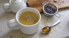 Lavanta çayı nasıl demlenir? Doğru sıcaklık ve balı ekleme zamanı